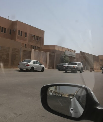 جامعة طيبة كلية العلوم والاداب الانسانية - طالبات - ينبع -