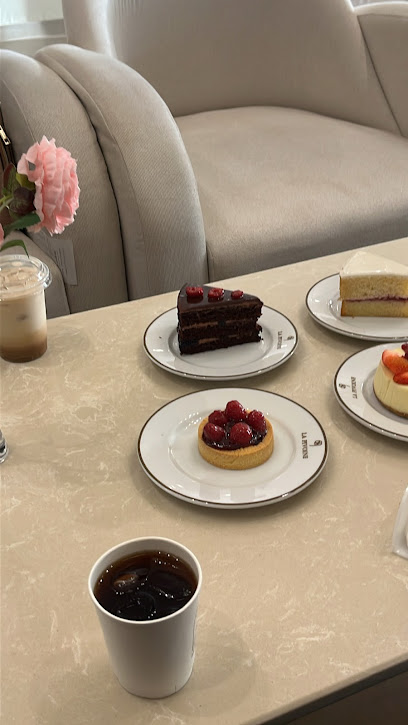 مقهى La Pivoine - Saudi Arabia|Arar 73244|3077 شارع المدينة المنورة، المنصورية، عرعر 73244 7236،،|Almansuriyah