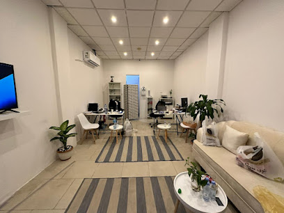 دائرة حمراء - الدمام - +966 53 833 4423