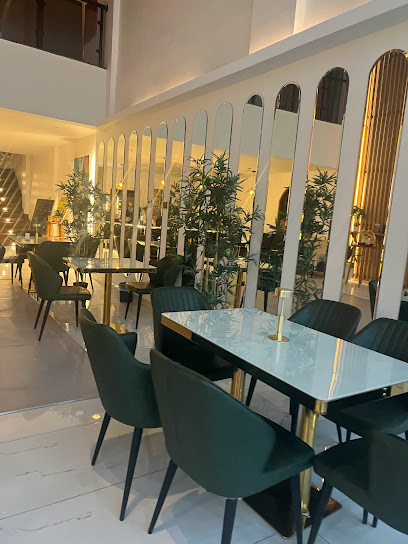قهوة The100 - Saudi Arabia|Buraydah 12345|7607 طريق عثمان بن عفان، حي النهضة، بريدة 52388 3251،