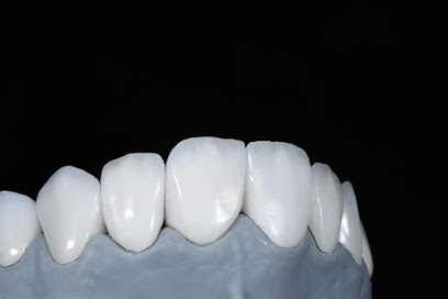 معمل رمز الاحتراف للاسنان - الدمام - +966 56 844 0104