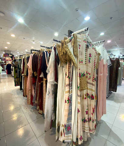 مركز عدنان للملابس - نجران - +966 53 524 0103