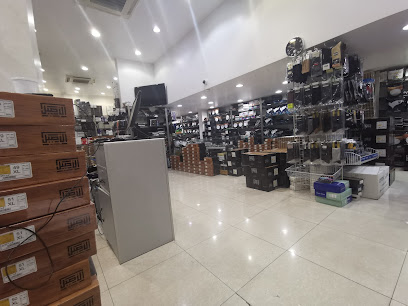 معرض ال ظاهر للملابس الجاهزه - القطيف - +966 55 588 5114