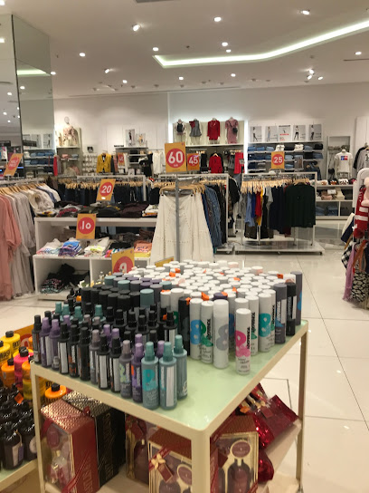 نقطة مركزية - Saudi Arabia|Riyadh|Al Hamra Mall طريق الشيخ حسن بن حسين بن علي Gate No 4|Ground Floor