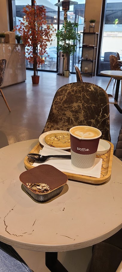 The bottle coffee ذا بوتل كافيه - Saudi Arabia|Buqayq|4337 Abu Bakr as|7258 Siddiq St